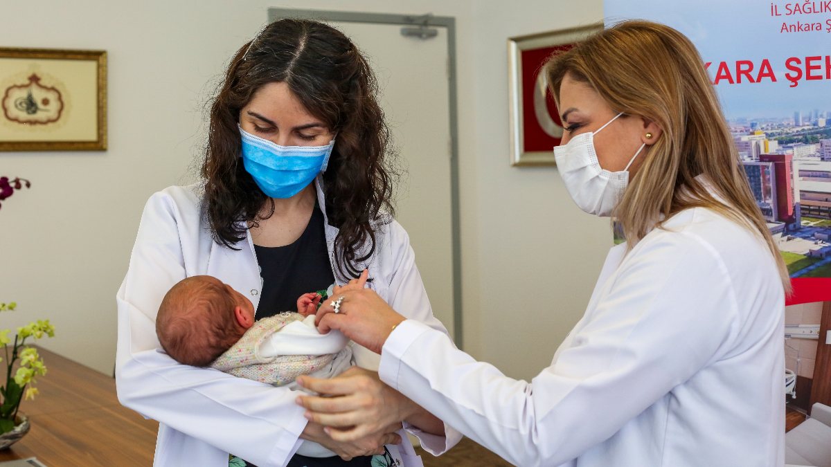 Ankara’da annesi hamileyken aşılanan bebek antikorlu doğdu Kadın